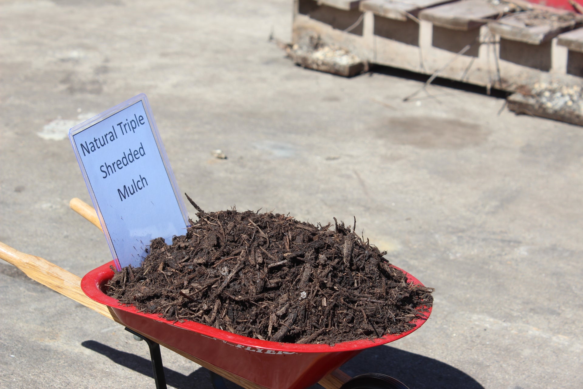 NATURAL TRIPLE SHREDDED MULCH