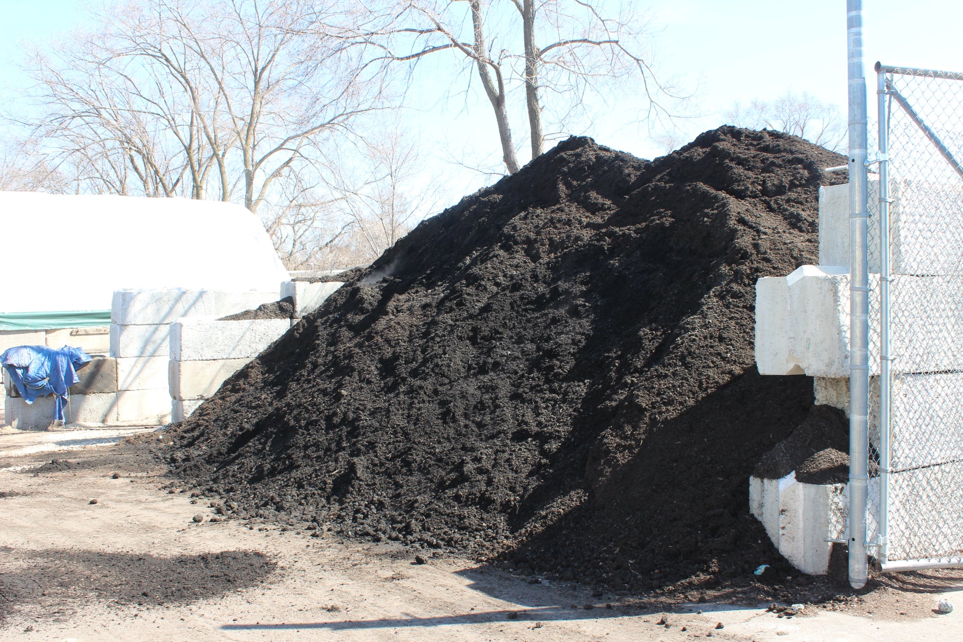 BLACK TRIPLE SHREDDED MULCH
